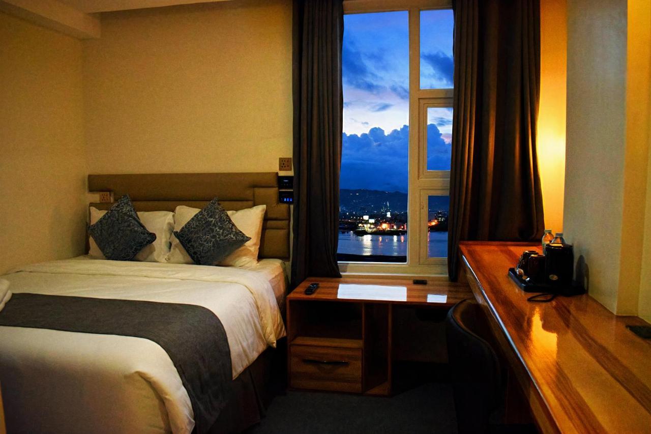 Sempre Premier Inn - Mactan Airport Hotel Đảo Mactan Ngoại thất bức ảnh